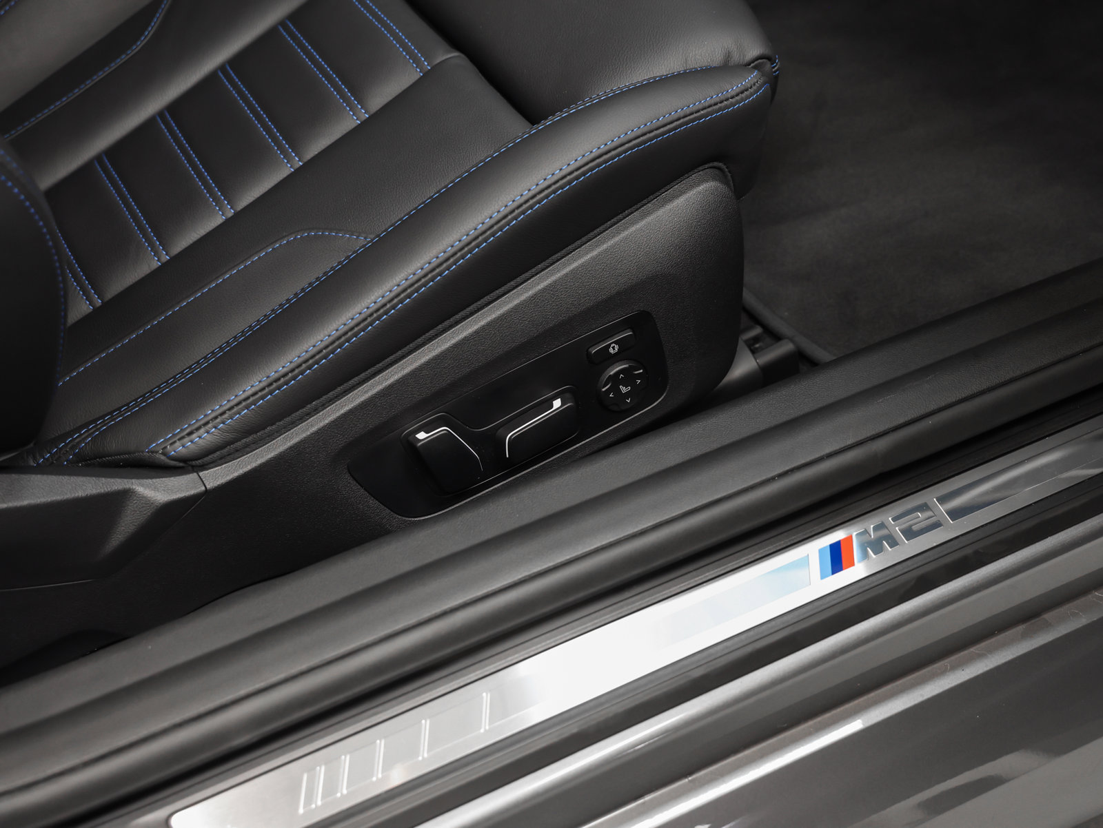 Used 2026 BMW M2 w/ Lighting Package RWD image 25