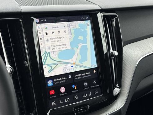 Used 2025 Volvo XC60 B5 Plus image 26