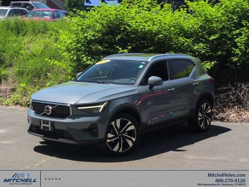 Certified 2023 Volvo XC40 B5 Plus w/ Driver Assist Package AWD/4WD image 1