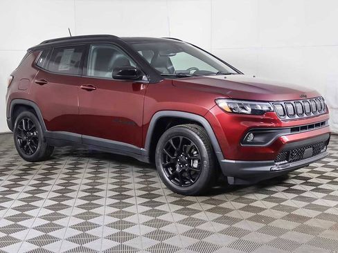 Used 2022 Jeep Compass Altitude w/ Sun and Sound Group image 2