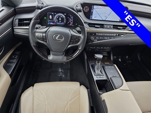 Used 2019 Lexus ES 300h image 13