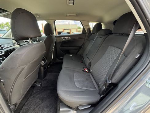 Used 2025 Kia Sportage LX FWD image 25