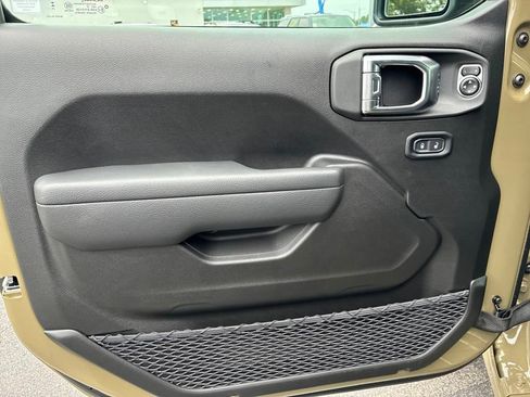 New 2025 Jeep Gladiator Sport image 10