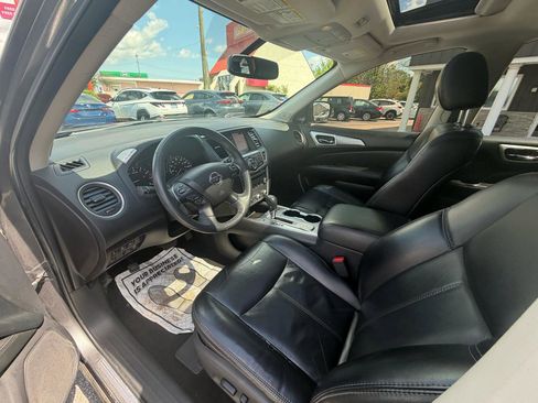 Used 2018 Nissan Pathfinder SL w/ SL Premium Package FWD image 9