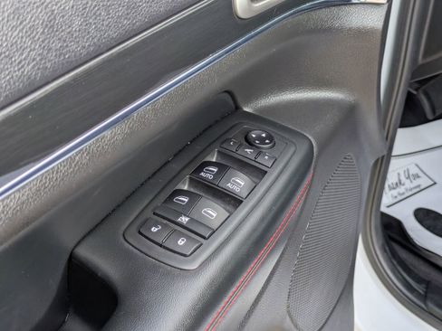 Used 2018 Jeep Grand Cherokee Trailhawk w/ Trailhawk Luxury Group image 12