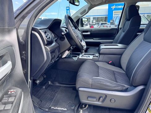 Used 2017 Toyota Tundra SR5 w/ SR5 Upgrade Package AWD/4WD image 28