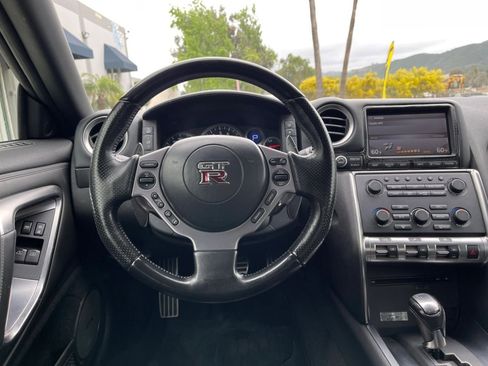 Used 2010 Nissan GT-R Premium image 10