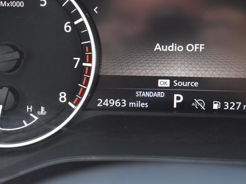 Used 2024 Nissan Pathfinder SL FWD image 33