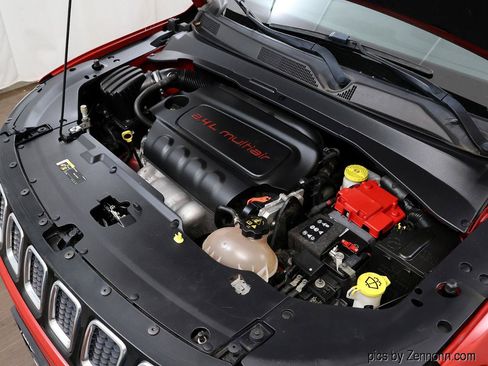 Used 2019 Jeep Compass Latitude FWD image 30