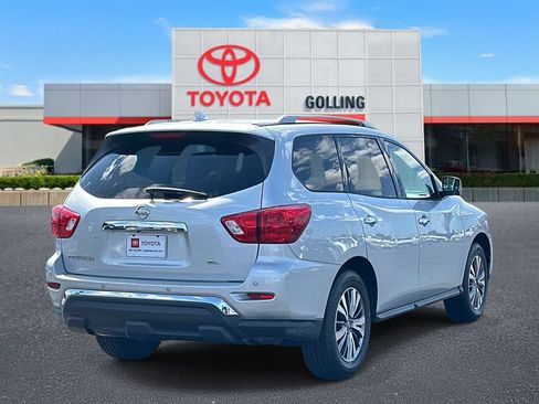 Used 2019 Nissan Pathfinder SL FWD image 5