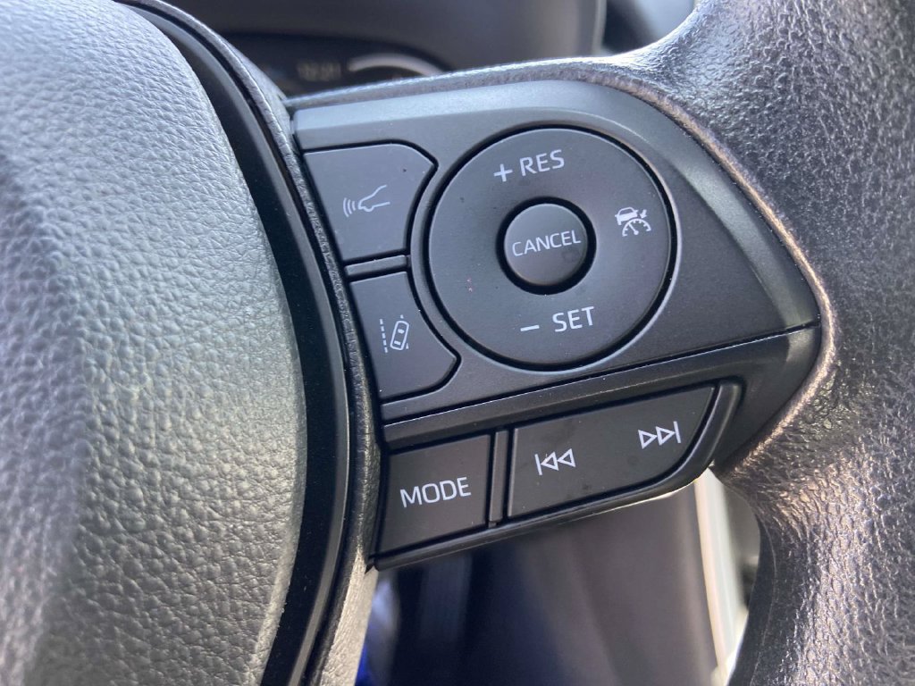 Used 2025 Toyota RAV4 XLE FWD image 31
