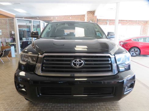 Used 2019 Toyota Sequoia SR5 image 2