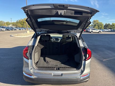 Used 2024 GMC Terrain SLT image 7