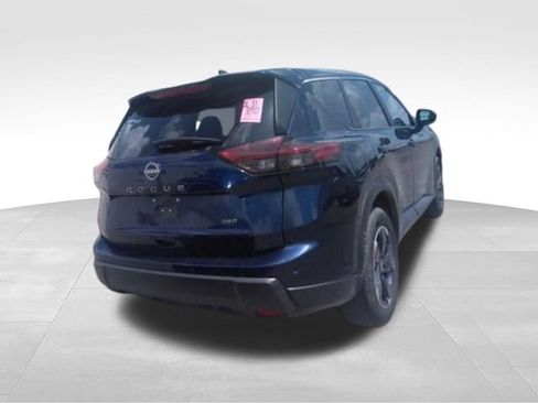Used 2025 Nissan Rogue SV AWD/4WD image 2