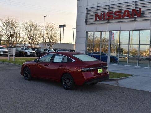 Used 2026 Nissan Sentra SV w/ SV Convenience Package FWD image 5