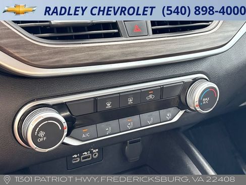 Used 2025 Nissan Altima 2.5 SV FWD image 10