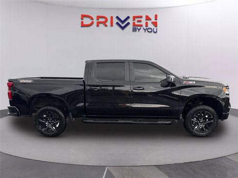 Used 2025 Chevrolet Silverado 1500 LT Trail Boss w/ LT Trail Boss Premium Package AWD/4WD image 3