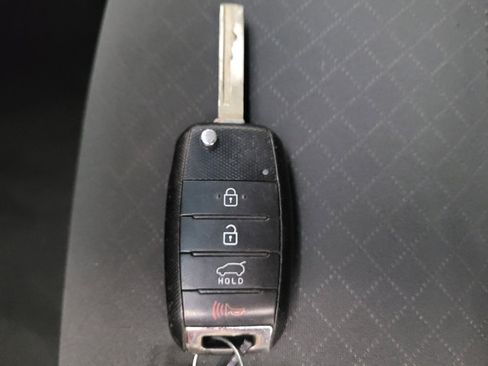 Used 2020 Kia Sorento LX image 32