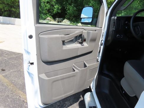 Used 2025 Chevrolet Express 2500 w/ Driver Convenience Package RWD image 24