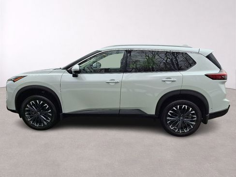 Used 2025 Nissan Rogue SL w/ Tech Package AWD/4WD image 4