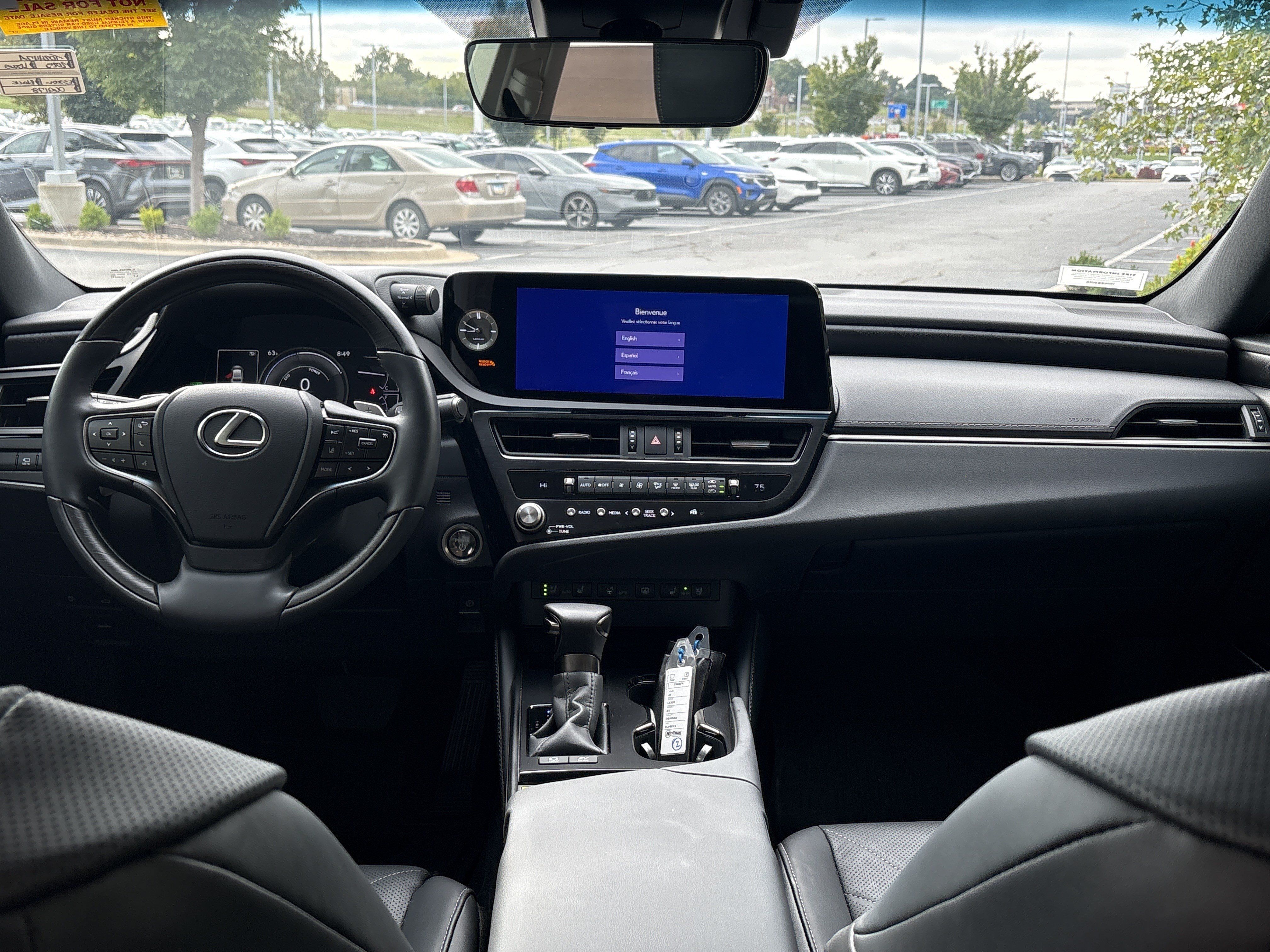 Used 2025 Lexus ES 300h w/ Luxury Package FWD image 29