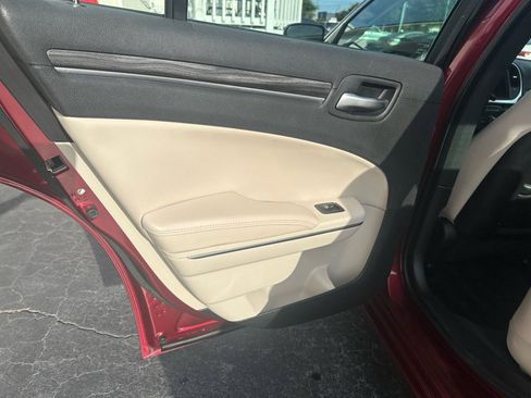 Used 2018 Chrysler 300 Touring L image 22