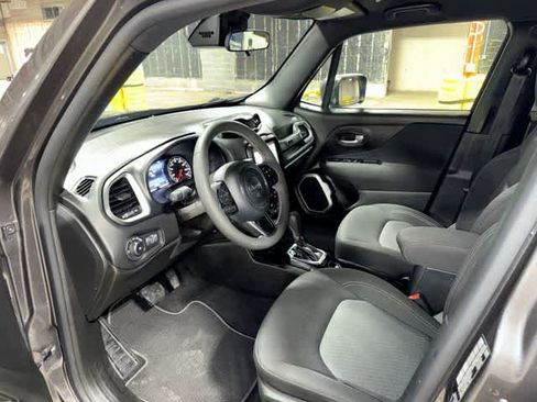 Used 2021 Jeep Renegade Latitude AWD/4WD image 28