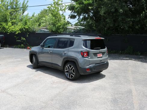 Used 2021 Jeep Renegade Latitude FWD image 3
