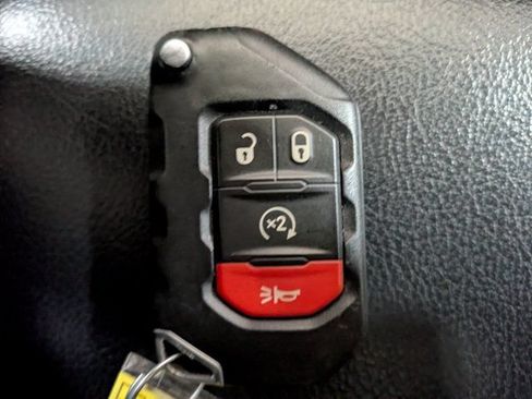 Used 2021 Jeep Gladiator Sport AWD/4WD image 31