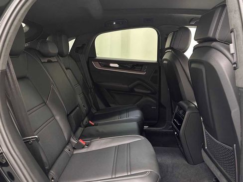 Used 2024 Porsche Cayenne Turbo image 21