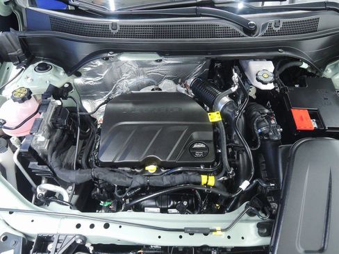 Used 2025 Chevrolet Trax ACTIV w/ Sunroof Package image 36