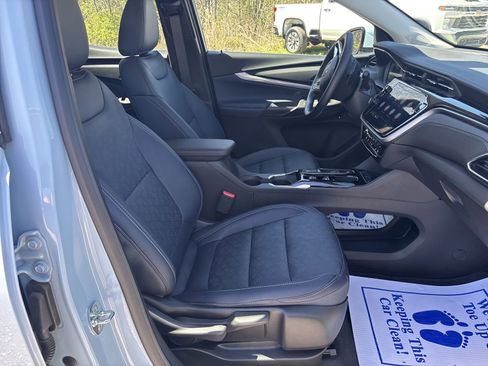 Used 2022 Chevrolet Bolt EUV LT w/ Convenience Package image 26