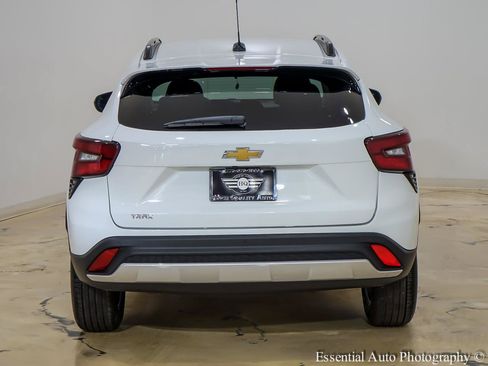 Used 2026 Chevrolet Trax LT w/ Driver Confidence Package FWD image 7