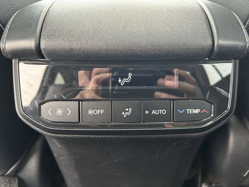 Used 2021 Toyota Highlander XSE AWD/4WD image 22