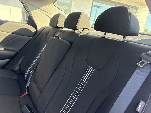 Used 2025 Hyundai Elantra SEL FWD image 5
