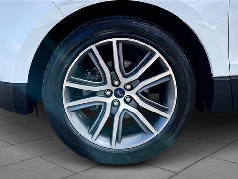 Used 2020 Ford Edge Titanium image 11