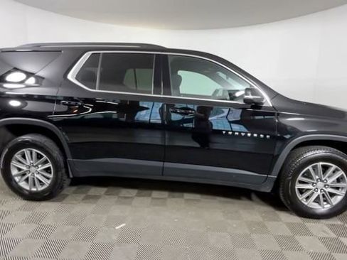 Used 2023 Chevrolet Traverse LT FWD image 3