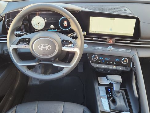 New 2026 Hyundai Elantra Limited FWD image 28