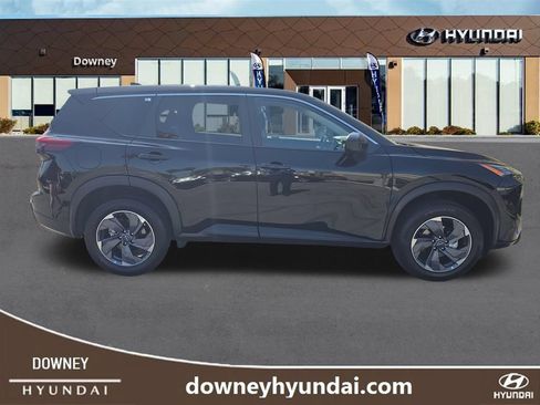 Used 2025 Nissan Rogue SV FWD image 6