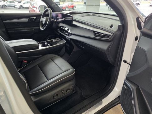 Used 2025 Buick Enclave Preferred image 19