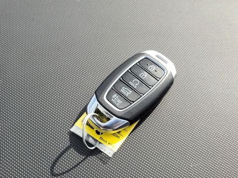 Used 2023 Hyundai Elantra Limited FWD image 11