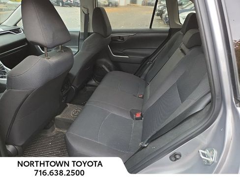 Used 2022 Toyota RAV4 LE image 12