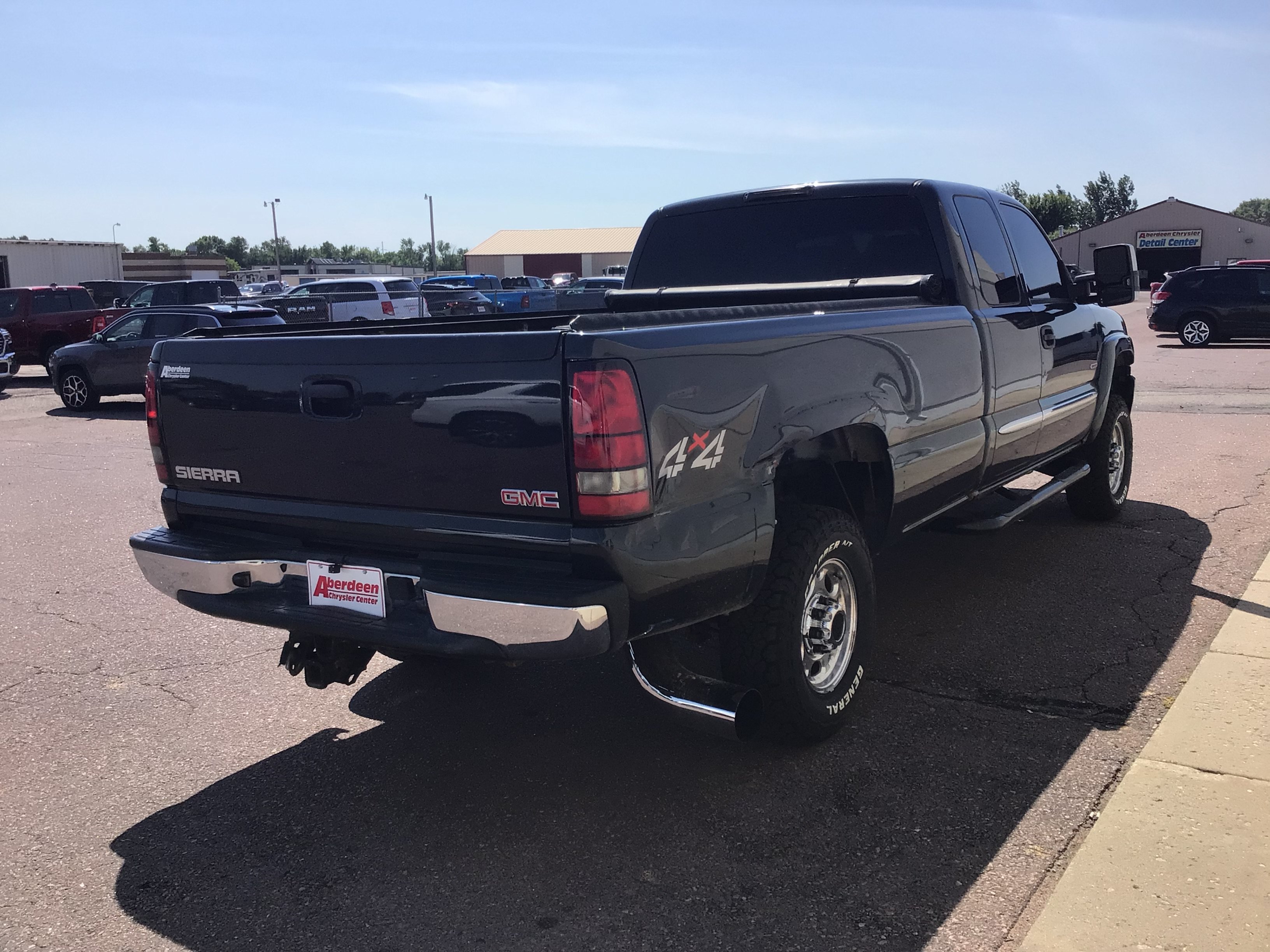 Used 2004 GMC Sierra 2500 SLE w/ Heavy-Duty Power Package AWD/4WD image 5