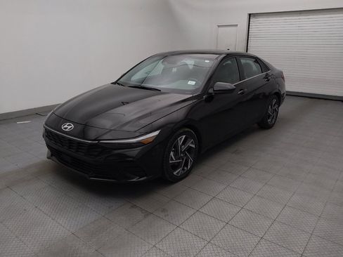 Used 2025 Hyundai Elantra SEL FWD image 2