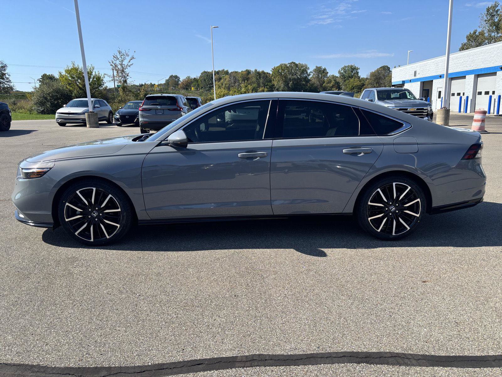 Used 2025 Honda Accord Touring image 2