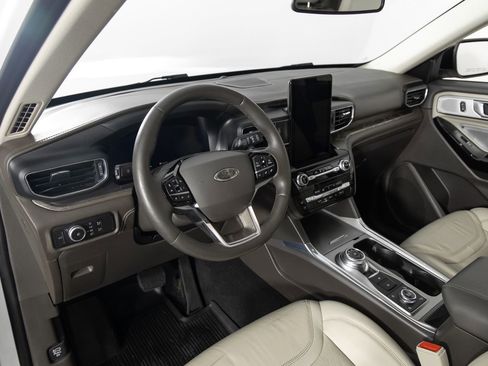 Used 2021 Ford Explorer Platinum w/ Equipment Group 601A image 13