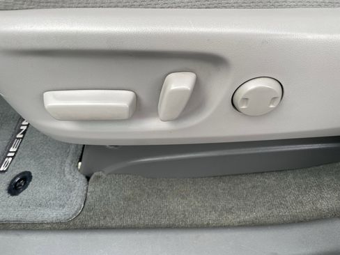 Used 2015 Toyota Sienna LE image 13