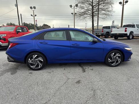 Used 2025 Hyundai Elantra Sport image 8