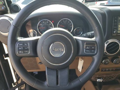 Used 2013 Jeep Wrangler Unlimited Sahara w/ Connectivity Group AWD/4WD image 14