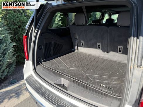 Used 2023 GMC Yukon XL SLT AWD/4WD image 35